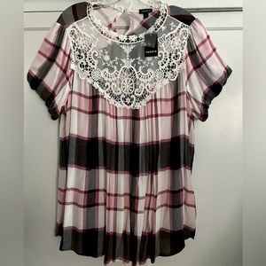 Torrid -Sz. 00 -Crinkle Gauze Crochet Trim Plaid Top NWT